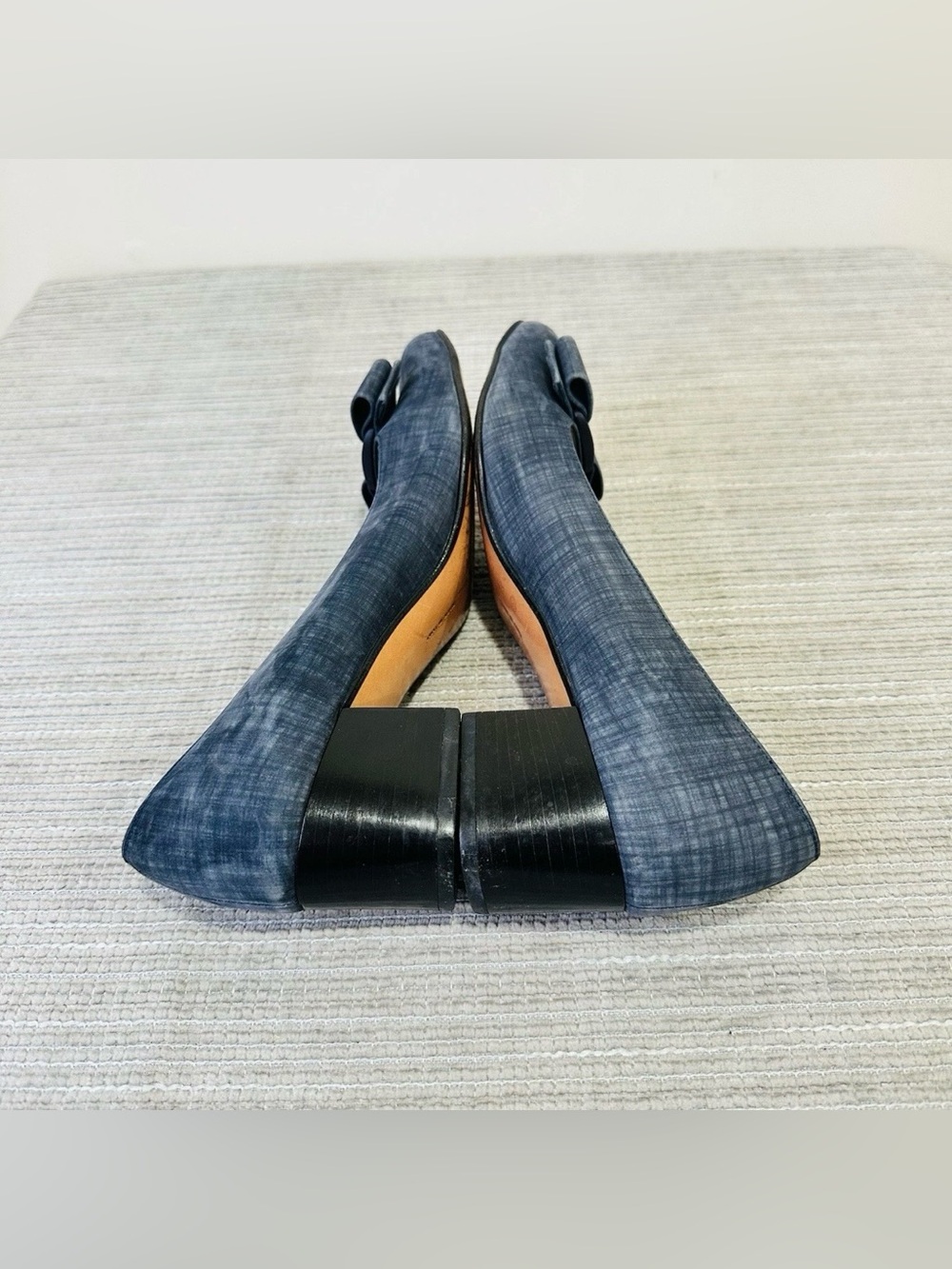 Salvatore Ferragamo Vara Denim Fabric Pumps Blue Bow Block Heel Shoes Size 8 4A - Picture 7 of 11